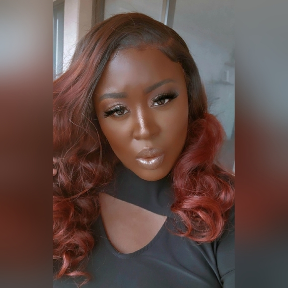 💯Very gently worn 13x4 Lace Frontal Burgundy Body Wave Wig in 20 inches ✨️ - Picture 2 of 8